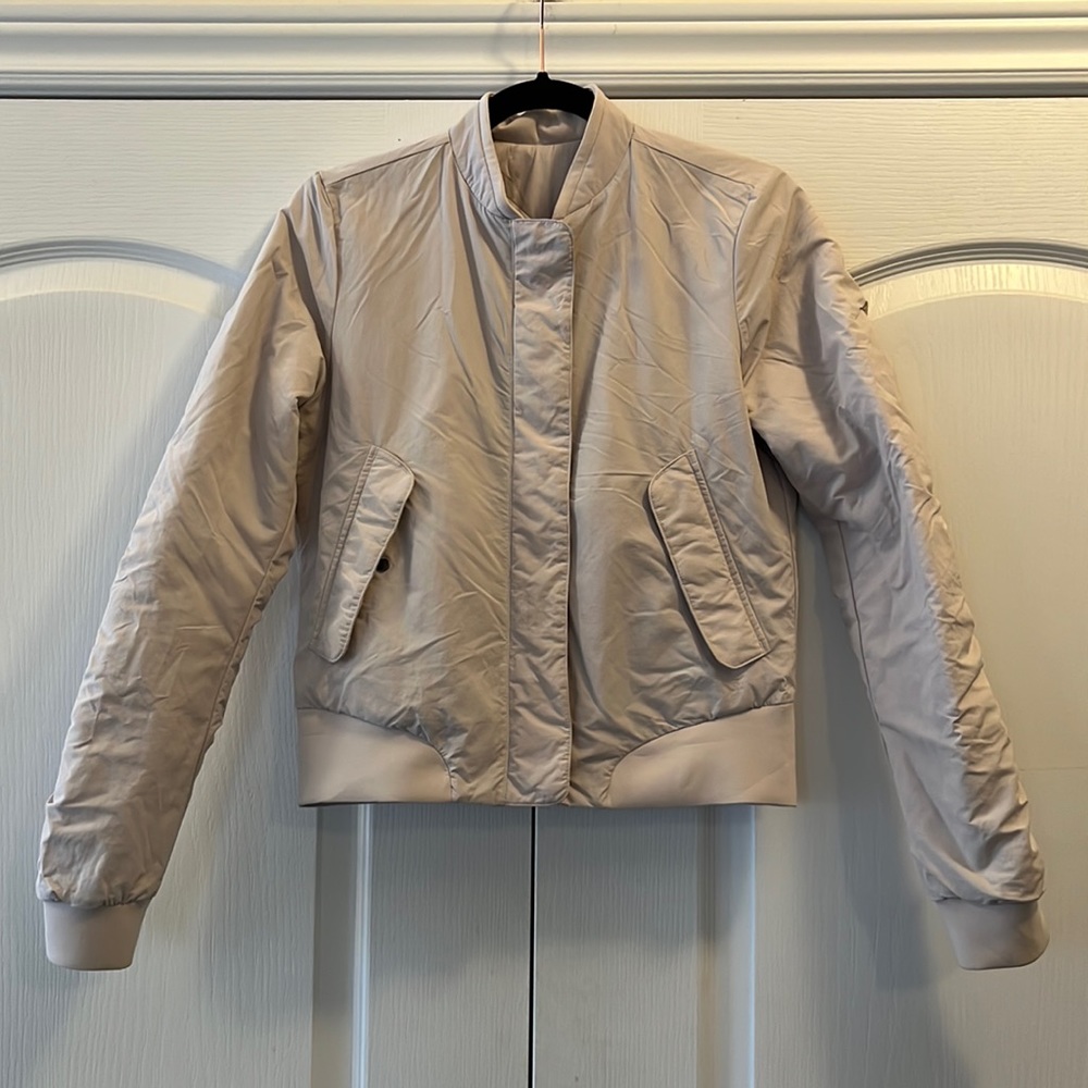 EUC Lululemon reversible puffer bomber jacket
